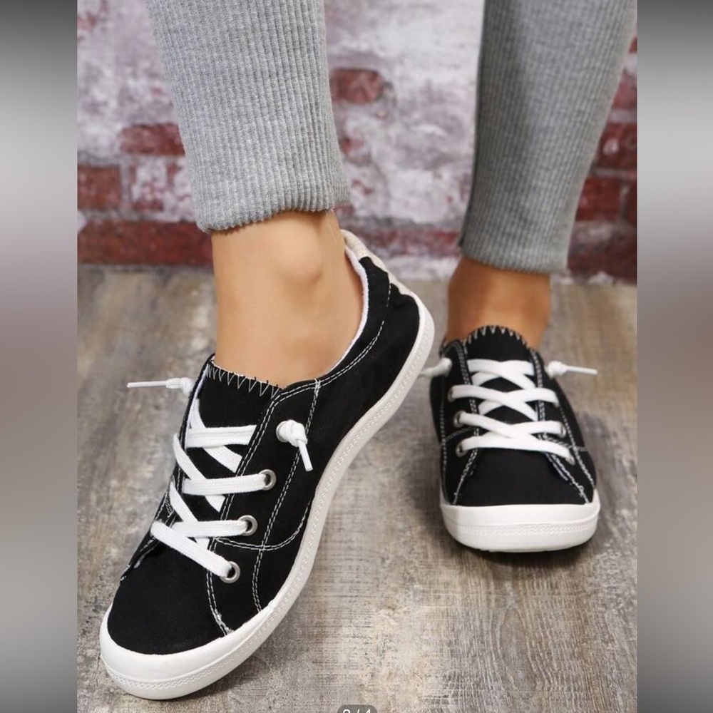 Casual Black and Cream Women's Sneakers NWT‼️FINAL SALE